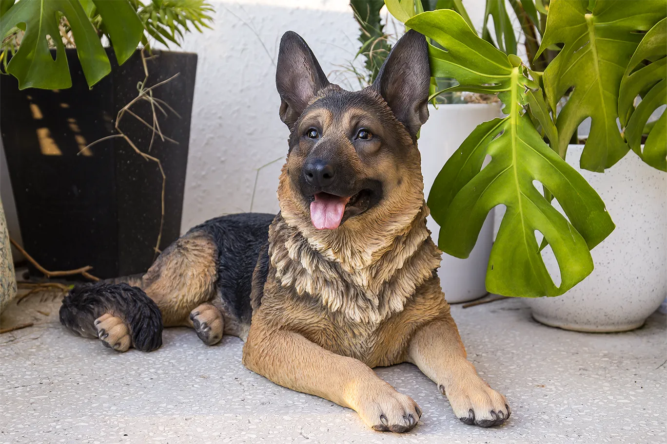 Figurine of a German Shepard